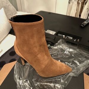 IDENTITA SIZE 38 SEXY BOOTIES